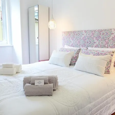 Modern And Central 10 By Lisbonne Collection