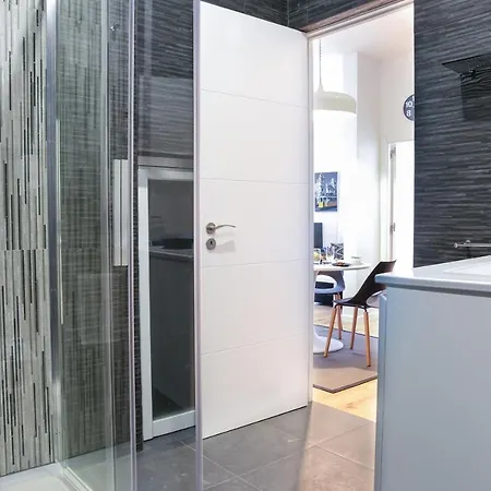 Modern And Central 10 By Lisbonne Collection *